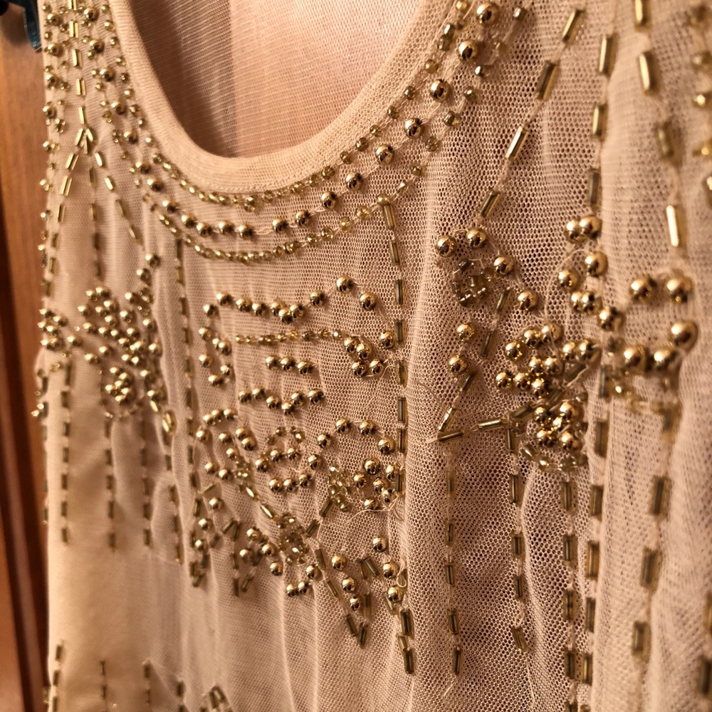 Highly detailed, gold top